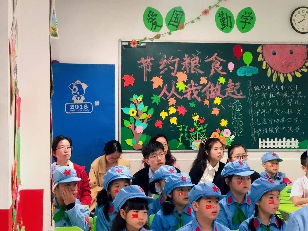 力丸湿身拍杂志大片，尽显浪漫格调，他身上有着怎样的气质？游戏画面